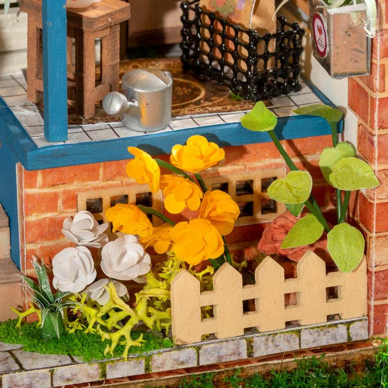 Rolife Dream Yard DIY Miniature House DS012  1 : 28