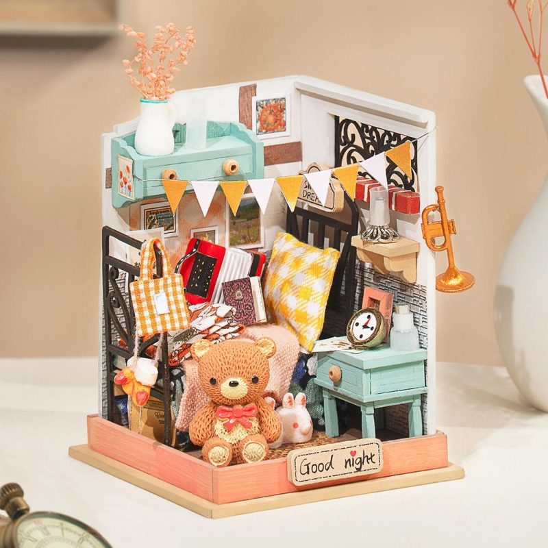 Rolife Sweet Dream Bedroom Miniature Dollhouse Kit DS016